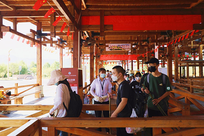 國慶假期萍鄉(xiāng)武功山景區(qū)游客人潮涌動(dòng) 秩序井然